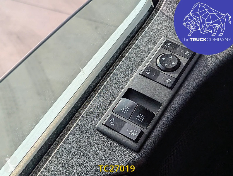 Тягач Mercedes 1853