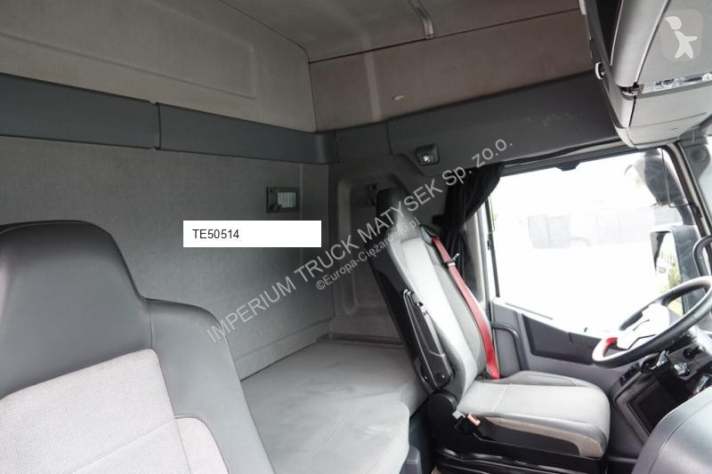 Влекач Renault T 480