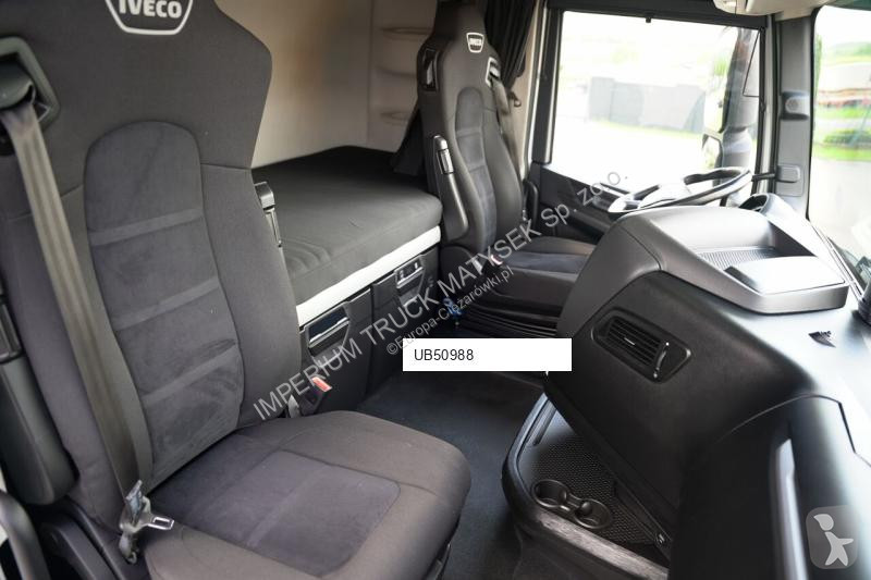 Влекач Iveco / 490