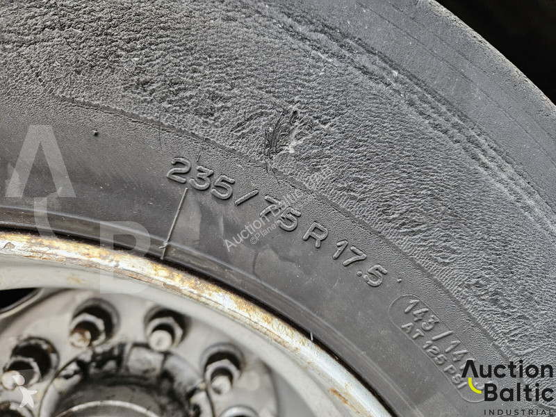 Ťahač Mercedes 843