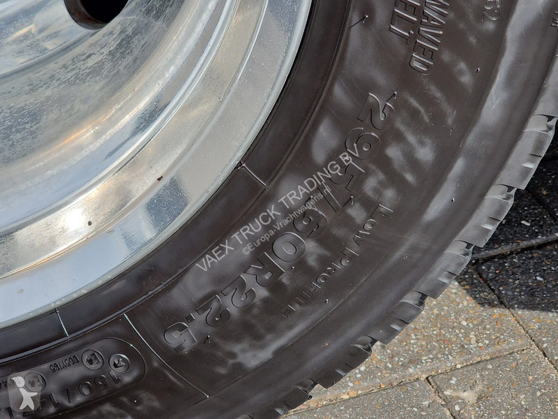 Tracteur Volvo 13500 Globetrotter XL 4x2 - Low...