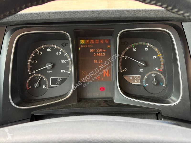 Nyergesvontató Mercedes 2551