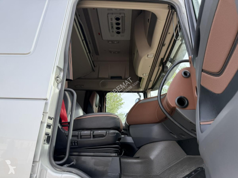 Tracteur DAF 530