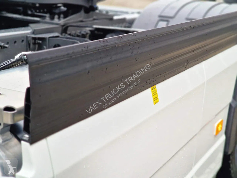 Traktor Volvo 780 Aero Globetrotter XL 4x2 -...