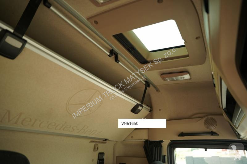 Влекач Mercedes ACTROS 1845