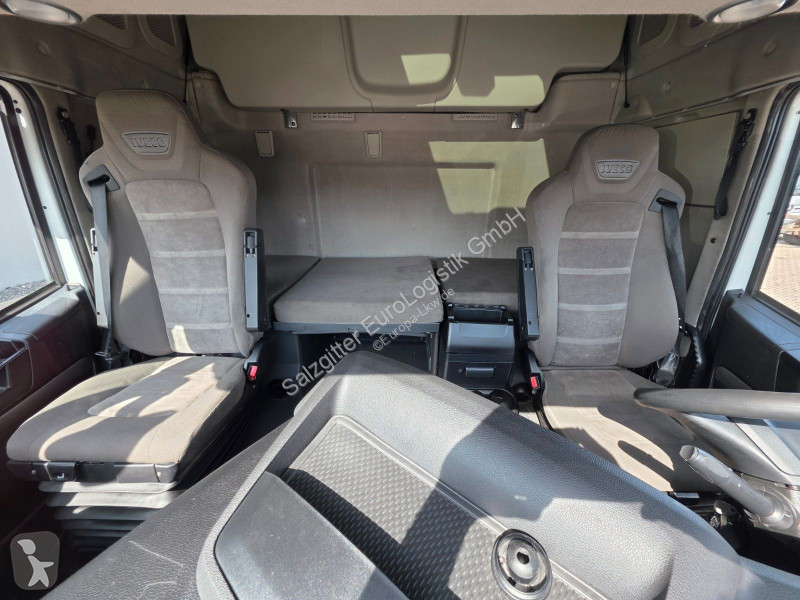 جرار Iveco 420 / Intarder