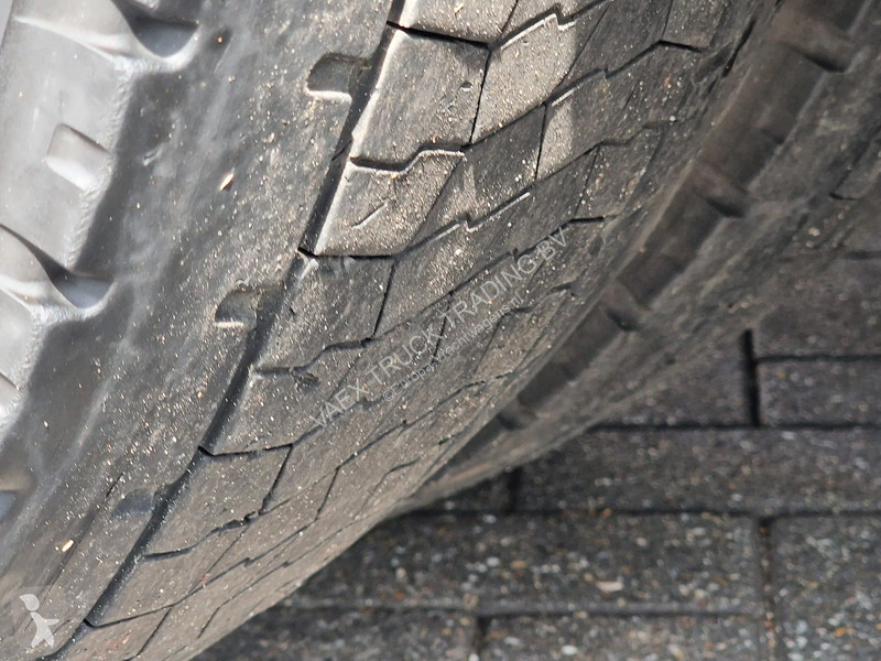 Tracteur Volvo 13500 Globetrotter XL 4x2 - Low...