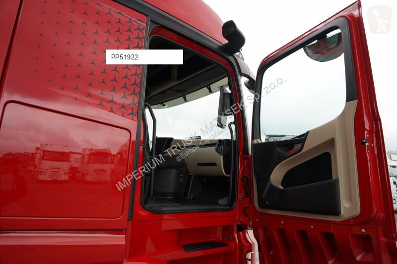 Влекач Mercedes ACTROS 1845