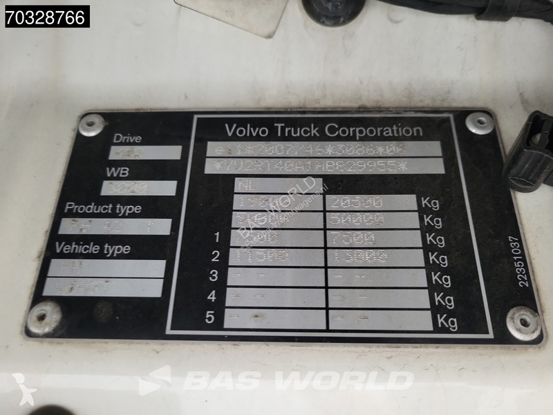 Tahač Volvo 500 4X2 XL 2xTanks Xenon I-ParkCool...