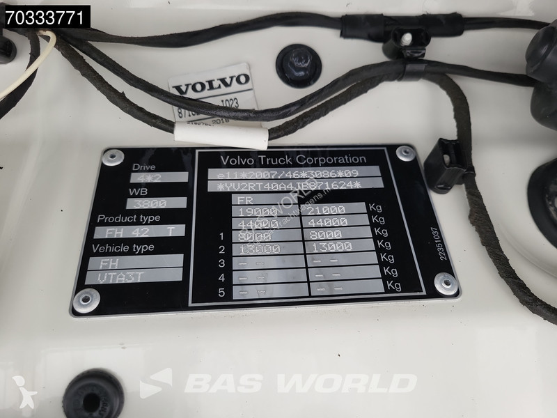 Tahač Volvo 500  4X2 Hydraulic Navi