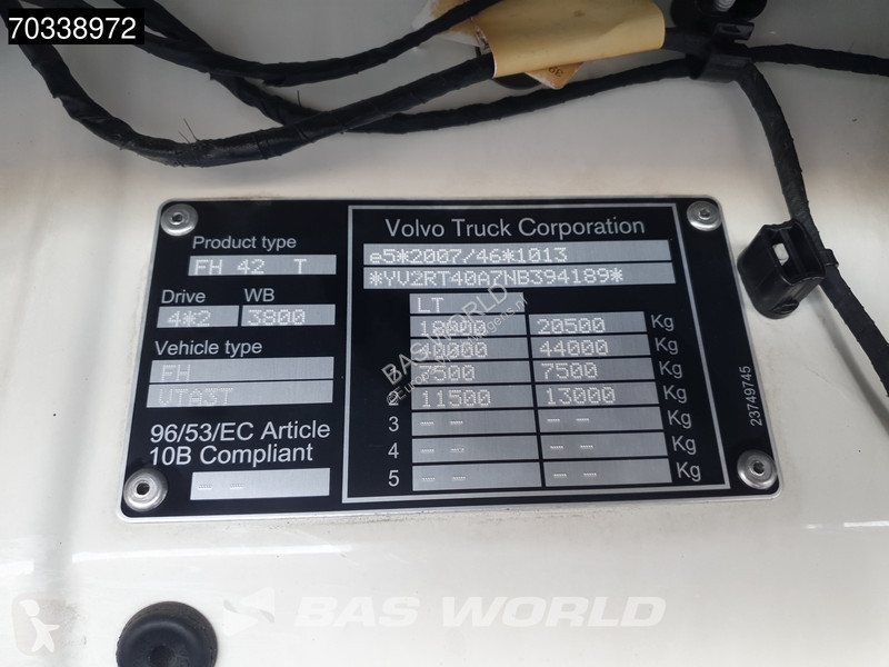 Tahač Volvo 500 4X2 XL 2x Tanks ACC