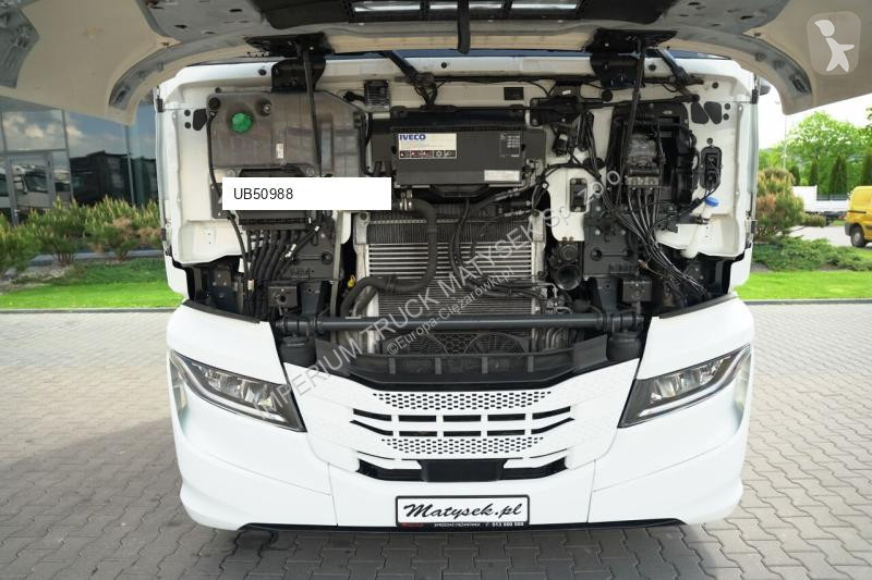 Влекач Iveco / 490