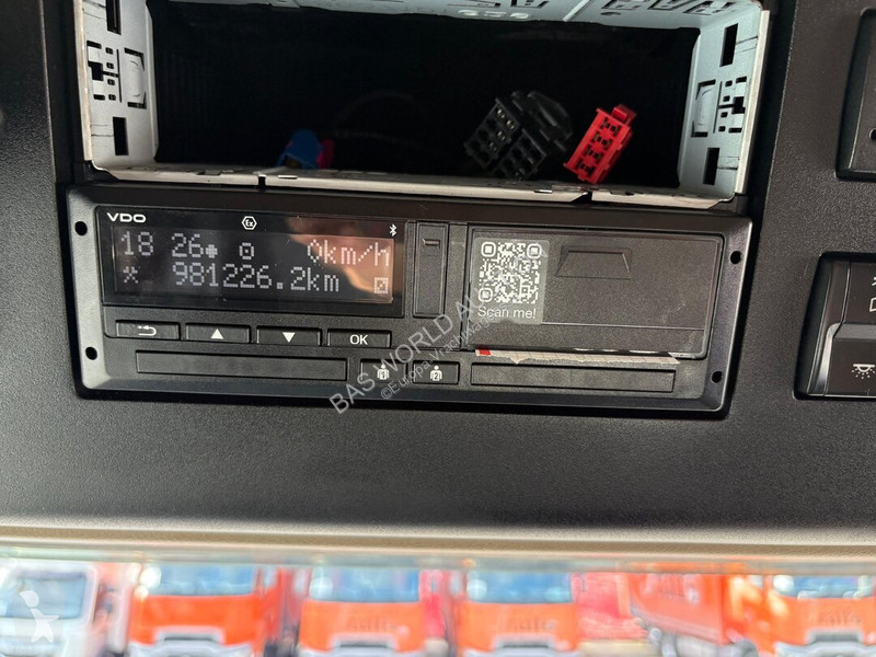 Nyergesvontató Mercedes 2551