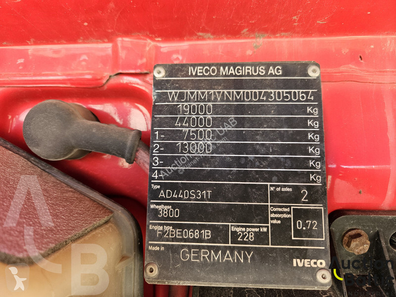 Iveco AD440S43 tractor unit