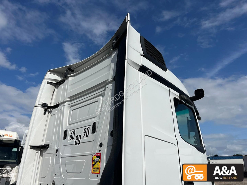 جرار Mercedes ACTROS 1845