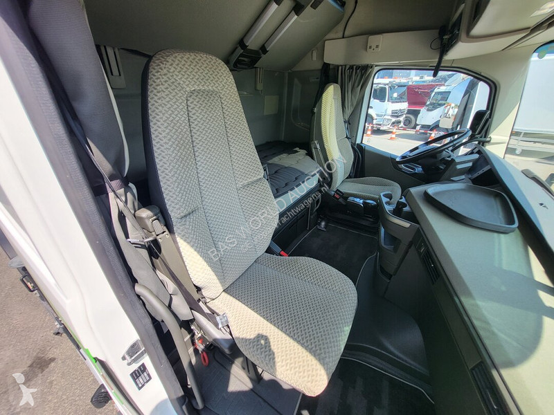 Tahač Volvo 500