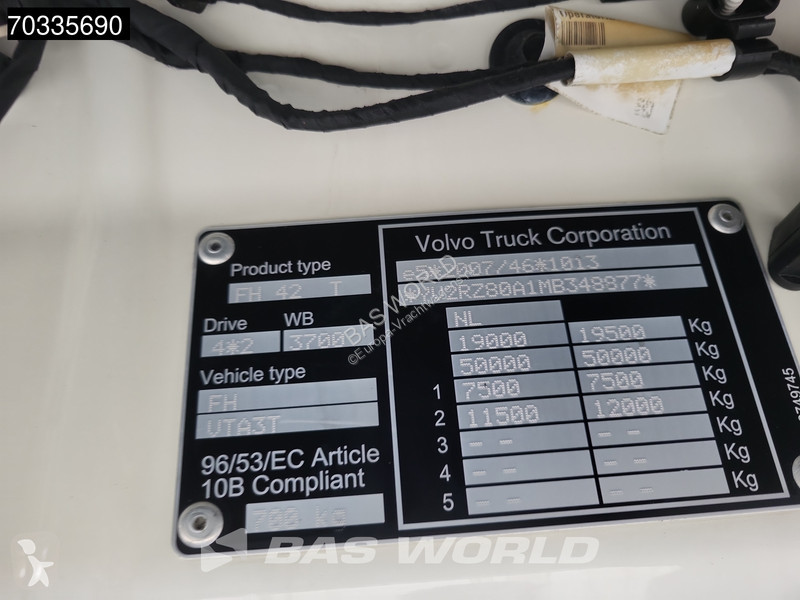 Тягач Volvo 460  4X2 LNG! ADR 2x Tanks...