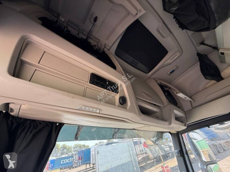 Iveco 490 tractor unit