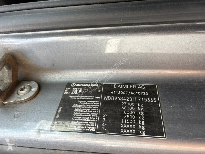 Nyergesvontató Mercedes 2551