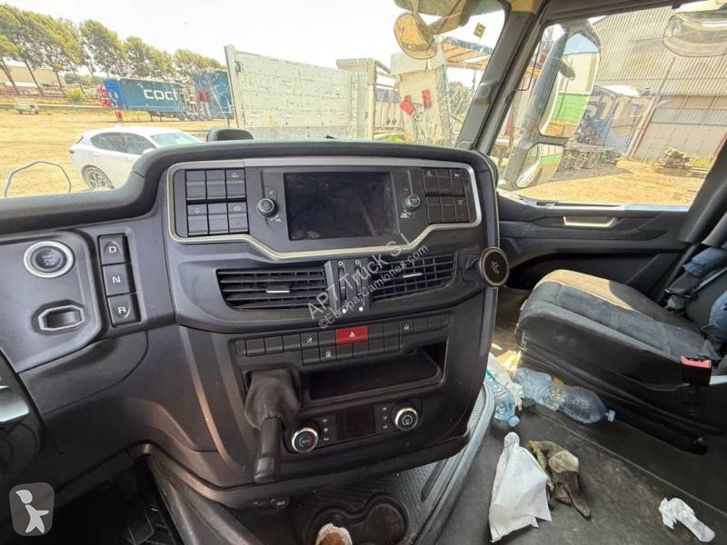 Iveco 490 tractor unit