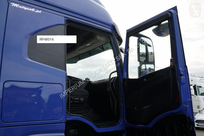Влекач Iveco 460