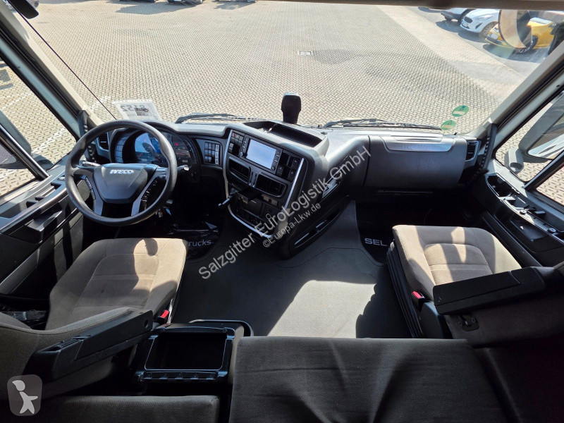 جرار Iveco 420 / Intarder
