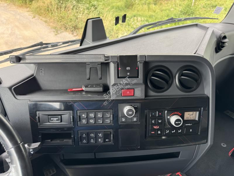 Tahač Renault 520