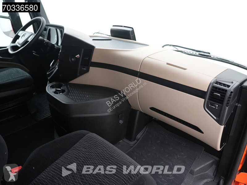 Ciągnik siodłowy Mercedes 1851 4X2 BigSpace...