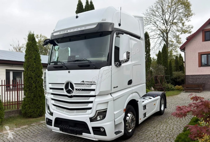 Mercedes 1848 tractor unit