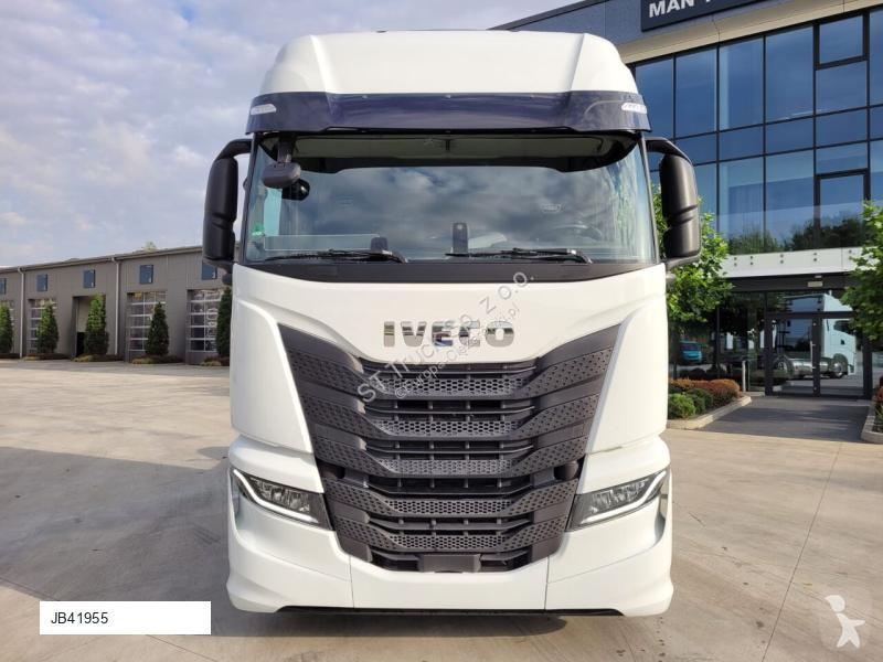 Cap tractor Iveco 460