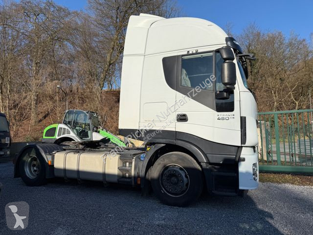 Tahač Iveco...