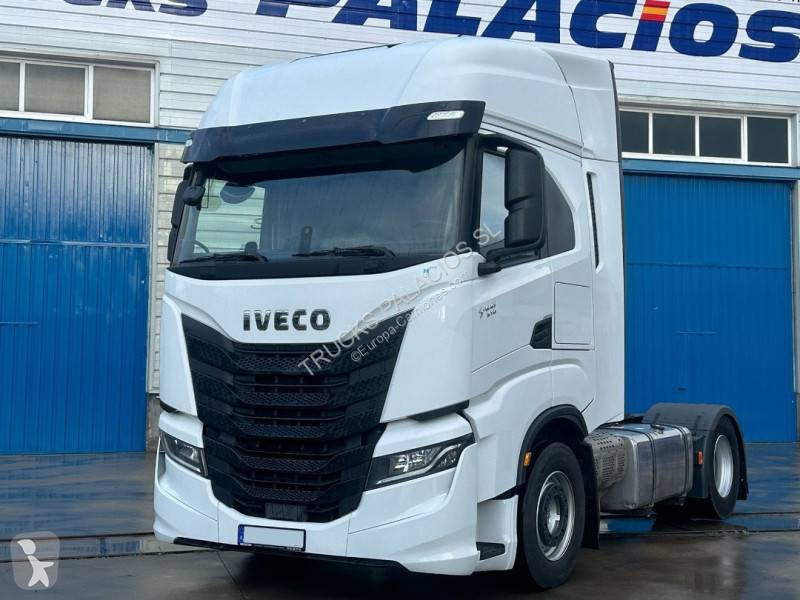 Tahač Iveco