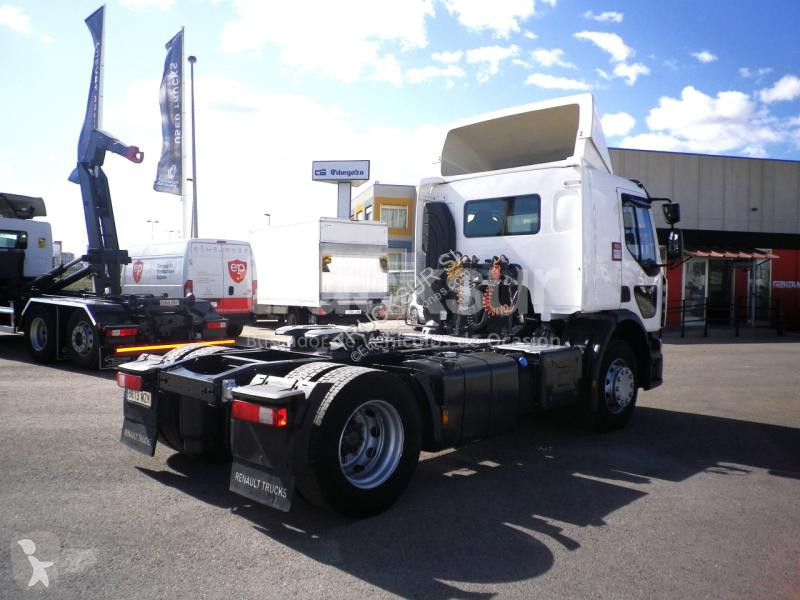 Trekker Renault  D WIDE 320.18