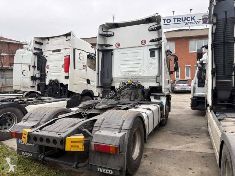 Tahač Iveco