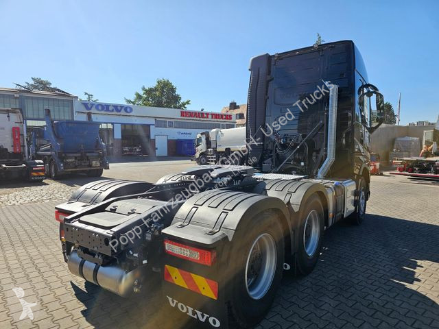 Tahač Volvo 6x4...