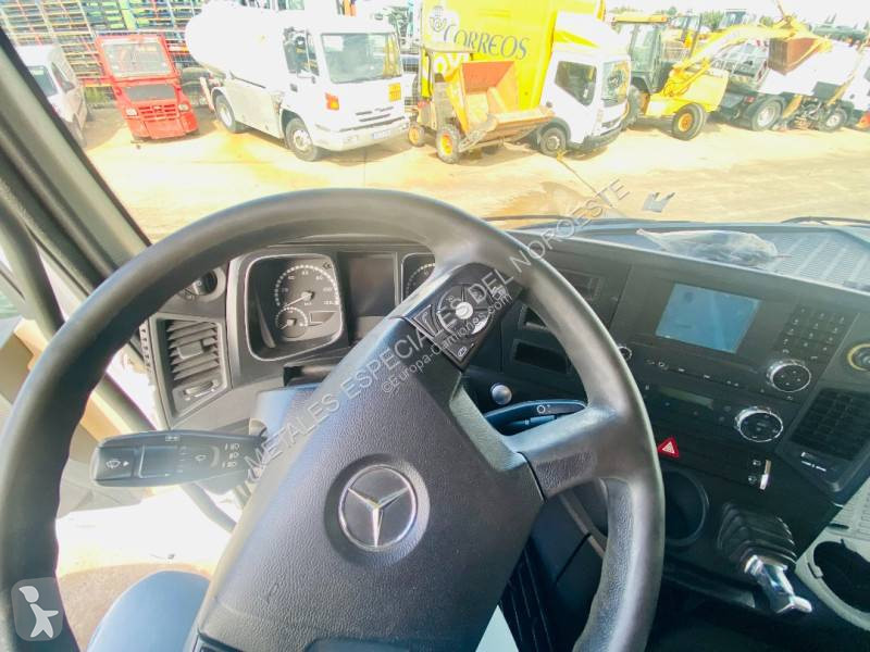 Tahač Mercedes