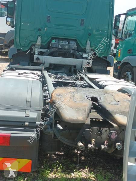 Tahač Mercedes