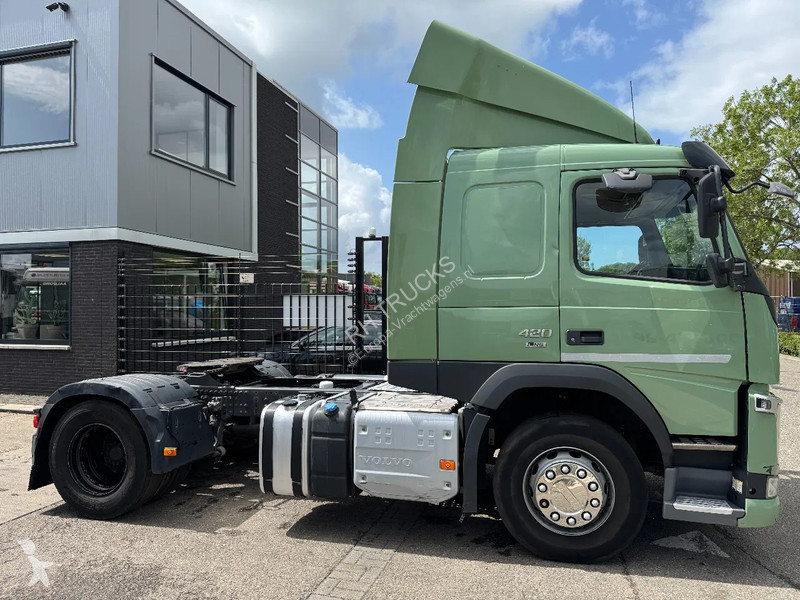 Traktor Volvo 420 4X2 - DIESEL & LNG GAS