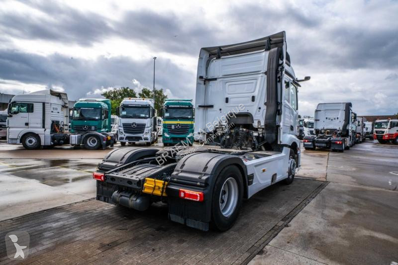 Traktor Mercedes 1842 LS