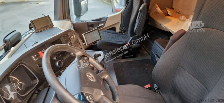Traktor Mercedes 1842 4x2