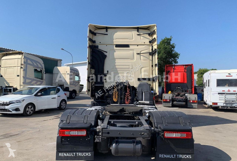 Traktor Renault T HIGH 520