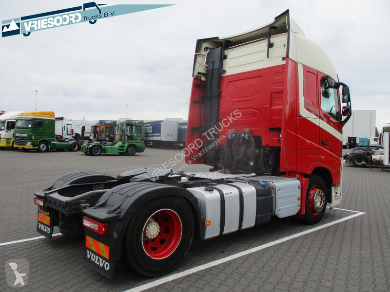 Tracteur Volvo 420PK GLOBEROTTER