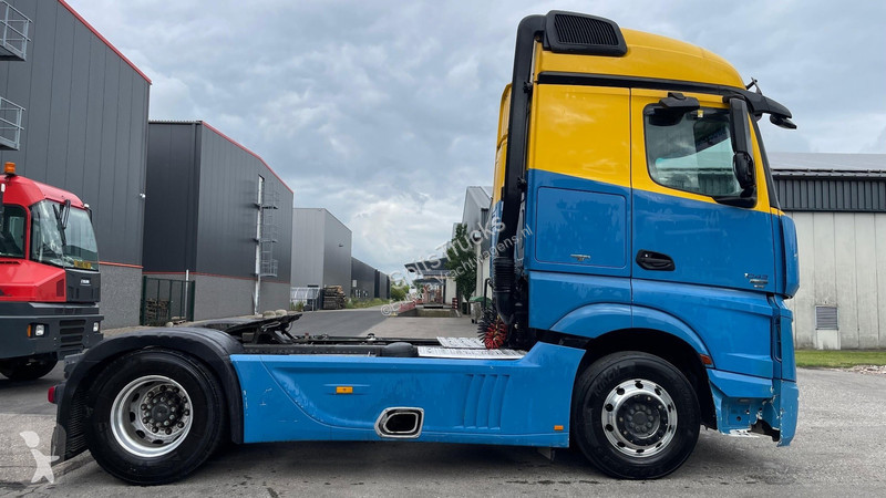 Tracteur Mercedes 1843 Refrigerator (APK...