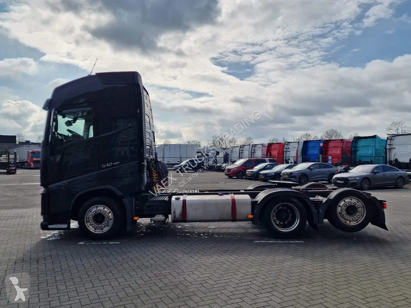 Tahač Volvo 13540 Globetrotter 6x2 - Full air -...