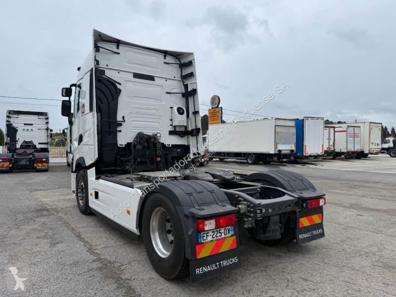 Traktor Renault 520 Gamme T