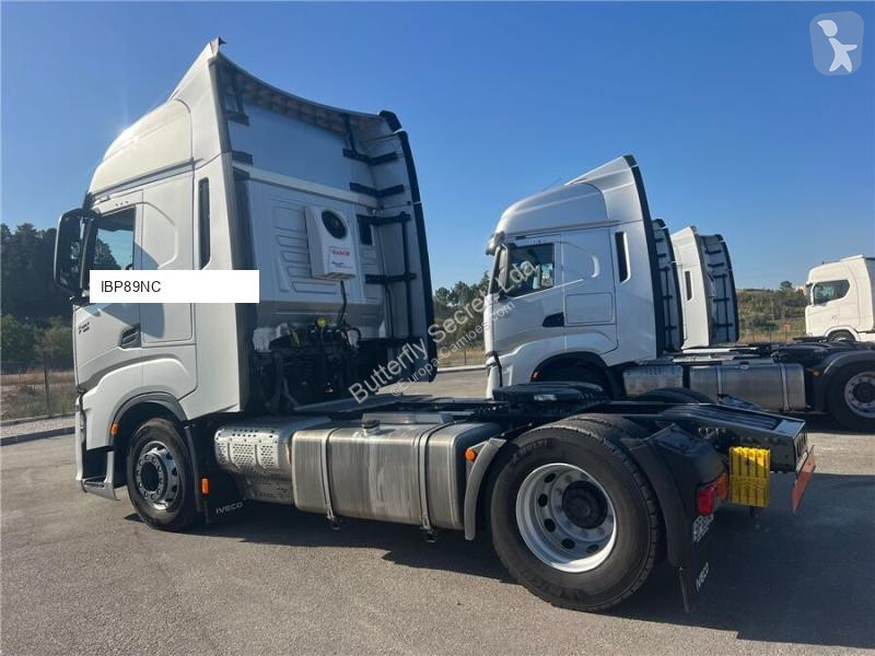 جرار Iveco S-WAY 500
