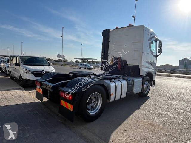 جرار Volvo
