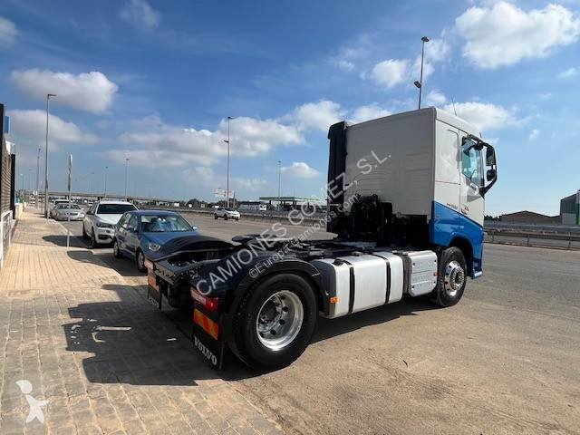 جرار Volvo