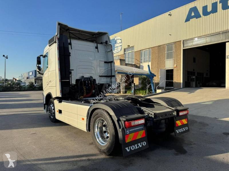 جرار Volvo