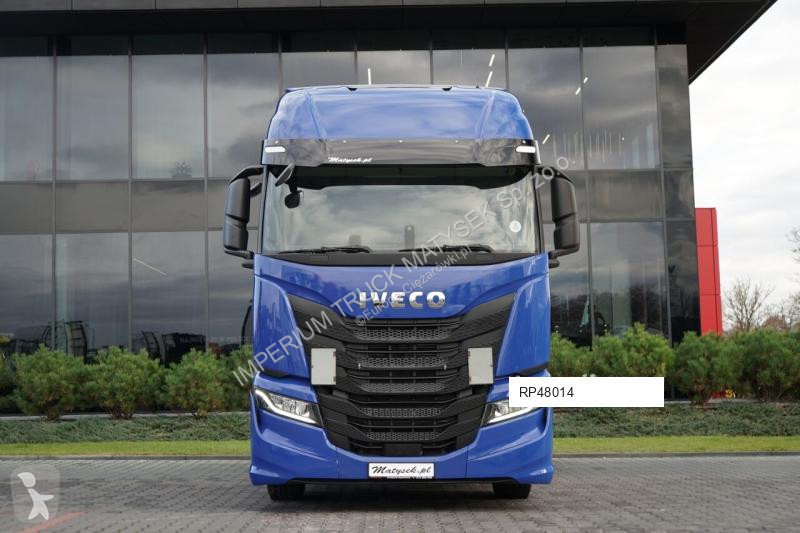 Влекач Iveco 460